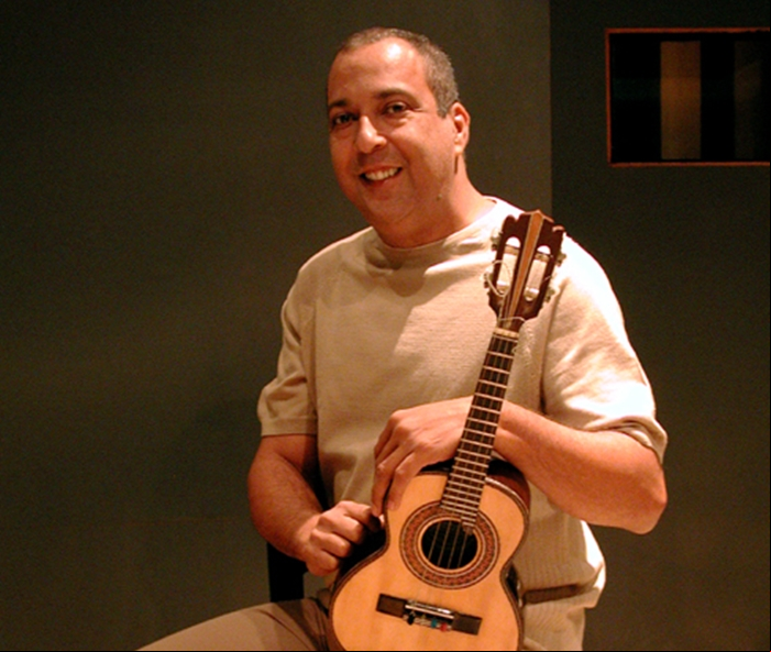 O cantor e compositor Sombrinha.