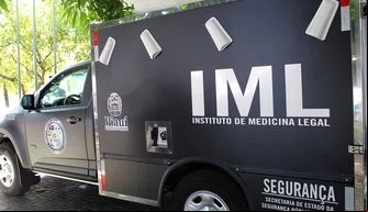 Carro do IML.