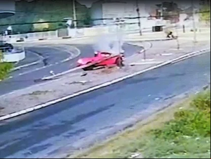 Vídeo mostra momento em que carro pega fogo após colisão em Teresina