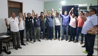 Sílvio Mendes em reunião com nove prefeitos da região do Vale do Sambito.
