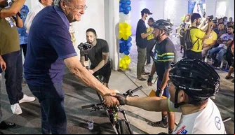Sílvio Mendes (União Brasil), conversa sobre segurança com ciclistas.