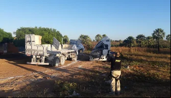 Acidente com caminhão de reboque em São João da Fronteira.