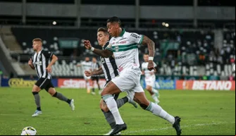Botafogo bate em Coritiba e assume o 10º lugar no Brasileirão
