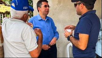 Prefeito Nonatinho do Sindicato visita obras em estradas na zona rural da cidade.