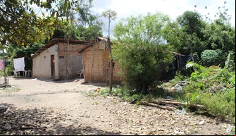 Casas dos moradores no Terreno do Grupo Claudino.