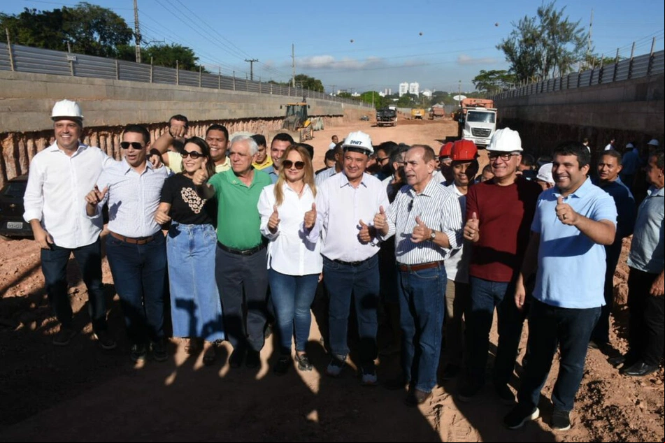 Ministro Wellington Dias visita obras em Teresina.