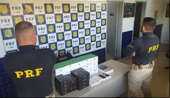PRF apreende carga ilegal de produtos eletrônicos avaliada em R$ 32 mil reais.