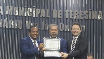 Ministro Carlos Lupi recebe título de cidadão teresinense