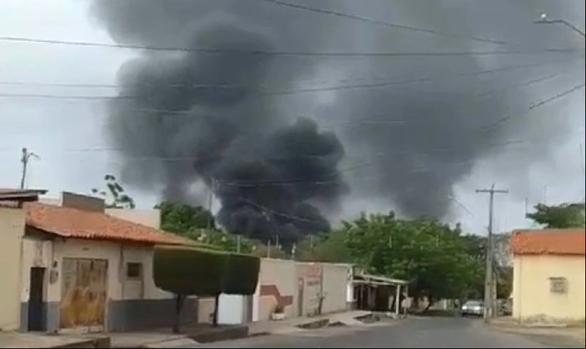 Incêndio atinge fábrica de enchimento de colchões em Teresina