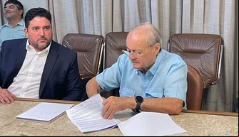 Silvio Mendes assina acordo com Águas de Teresina