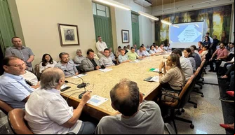 Silvio Mendes participa de reunião com secretariado para discutir finanças e orçamentário de Teresina