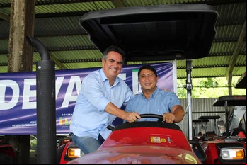 Ciro Nogueira entrega tratores para municípios do Piauí