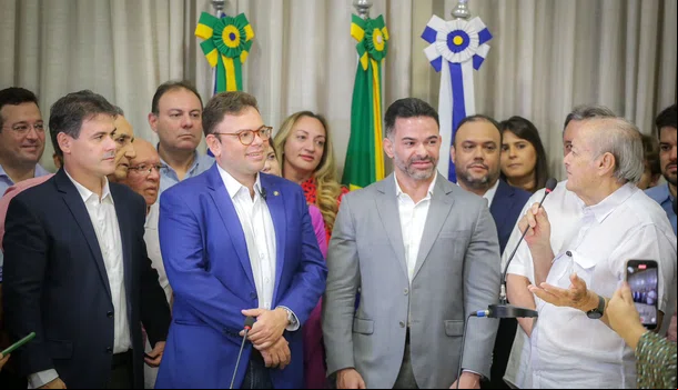 Silvio Mendes empossa novos secretários municipais.